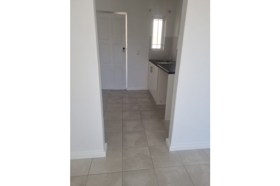 1 Bedroom Property for Sale in Goodwood Central Western Cape